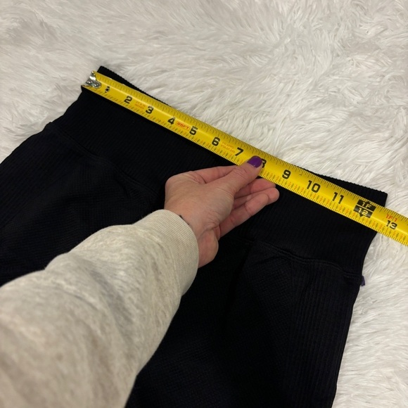 Victoria’s Secret Active PINK Textured Biker Short Black Women’s Medium - Picture 4 of 11